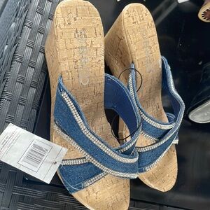 New soulier en jeans avec étiquette